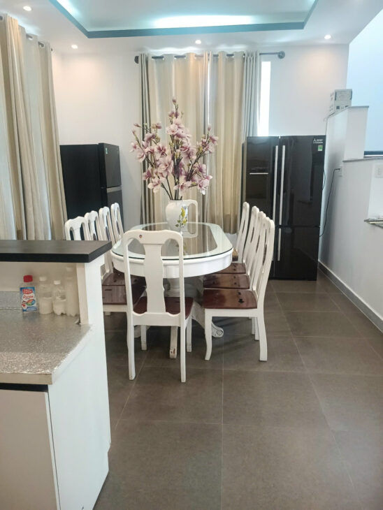 Cho thuê biệt thự sân vườn có hồ bơi rộng đẹp, gần biển khu vực Ocean View