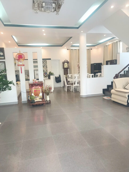 Cho thuê biệt thự sân vườn có hồ bơi rộng đẹp, gần biển khu vực Ocean View