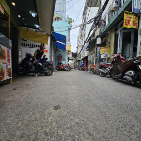 SÁT MẶT TIỀN TRUNG TÂM Q4 NGANG 5.2 DÀI 8.1 ĐÚC 4,5 TẤM CÓ 6 TỶ