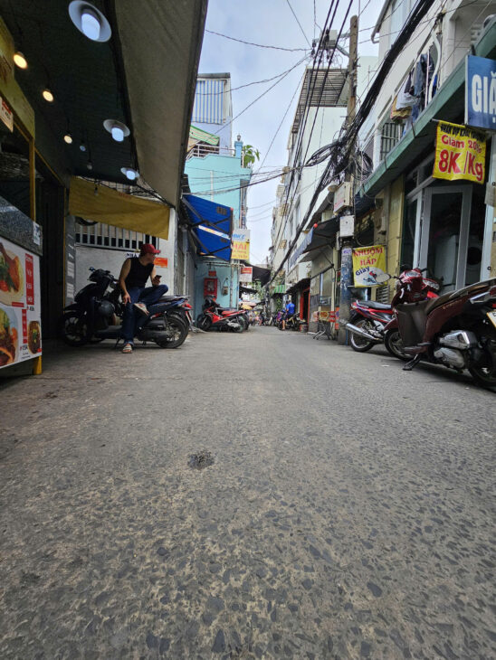 SÁT MẶT TIỀN TRUNG TÂM Q4 NGANG 5.2 DÀI 8.1 ĐÚC 4,5 TẤM CÓ 6 TỶ