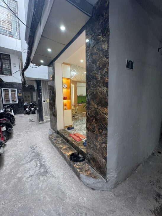 Nhà 4 tầng 3 ngủ full nội thất tại phố Tôn Đức Thắng, Đống Đa giá siêu rẻ