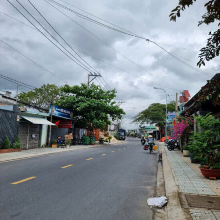 Bán nhà mặt tiền 8,2x40m giá 11 tỷ Đường Nguyễn Thị Thảnh