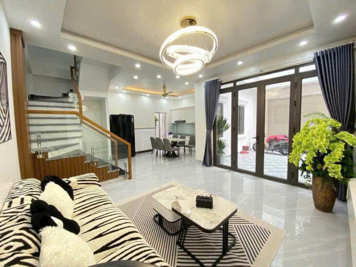 Nhà 4 tầng đường Khúc Thừa Dụ – 45m Hướng Tây Bắc – Giá 3.3 tỉ mới tinh, ngõ nông