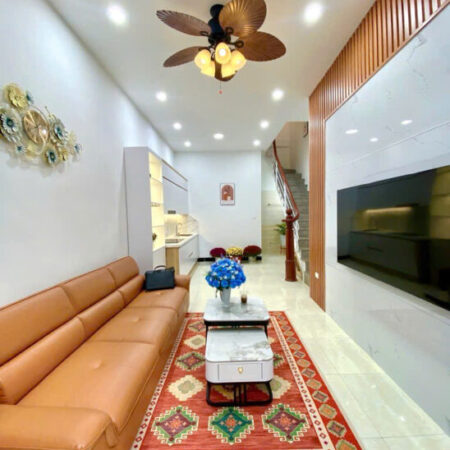 Cầu Giấy NHÀ ĐẸP TẶNG FULL NỘI THẤT, 40m ra mặt phố 30/35 m2 4T 7.9 tỷ