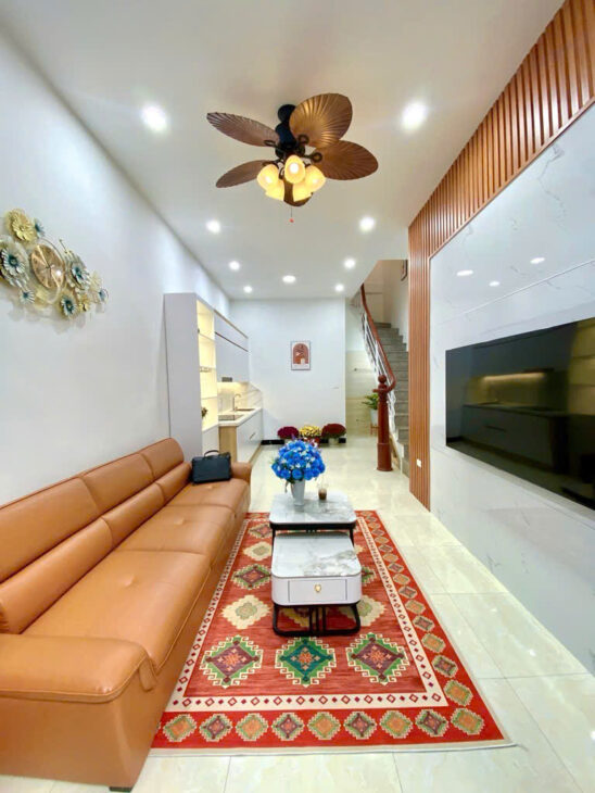 Cầu Giấy NHÀ ĐẸP TẶNG FULL NỘI THẤT, 40m ra mặt phố 30/35 m2 4T 7.9 tỷ