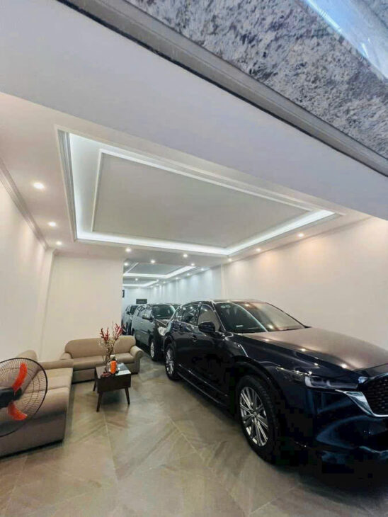 Bán nhà Hoàng Quốc Việt vỉa hè ô tô tránh ô thang máy, gara 2 ô tô, KD VP, SPA 105m-26 tỷ