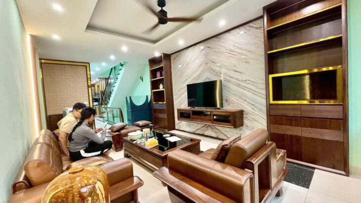 Bán nhà 106 Hoàng Quốc Việt gara ô tô, ô tô tránh KD VP SPA, 30m ra phố, 70m nhỉnh 19tỷ