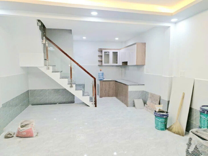 SÁT MẶT TIỀN ĐƯỜNG Huỳnh Tấn Phát Trung tâm Q7 NGANG 3.5 M Dài 7.05 DT SD 49 M2 HƠN 2 TỶ