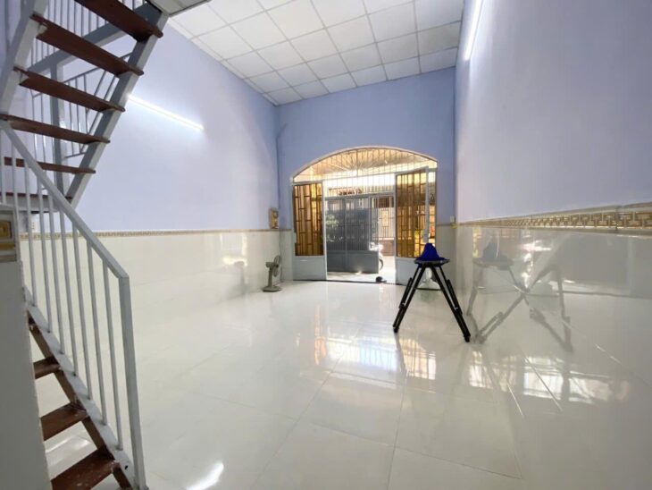 Nhỉn 3 tỷ nhà 2 tầng 52m2 gần mt đường ngay Siêu thị Metro Q12