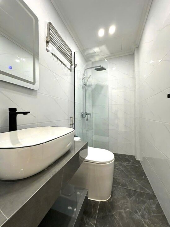 Bán nhà phố Mậu Lương-Hà Đông, DT 30m2 x 5T, MT 3.3m , dân xây, view hồ, ô tô đỗ. Giá 5.3 tỷ