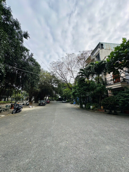 BÁN KHÁCH SẠN CAO CẤP QL 1K GẦN BIGC DĨ AN. BÌNH DƯƠNG