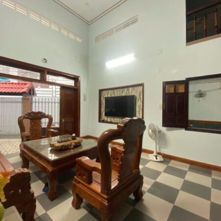 Cho thuê nhà nguyên căn nội thất gỗ đẹp đường Châu Văn Liêm giá 12tr