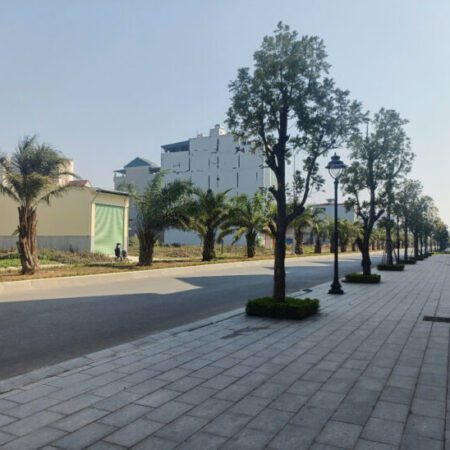 DV Lai Xá 115m2- MT khủng 8.2m, đường đôi 30m, giá 20tỷ DV Lai Xá 115m2- MT khủng 8.2m, đường đôi 30m, giá 20tỷ