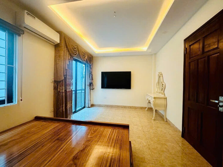 PHỐ BÀ TRIỆU HÀ ĐÔNG ????NHÀ ĐẸP – MẶT TIỀN RỘNG – FULL NỘI THẤT ỐP GỖ. NHÀ 5TẦNG. MẶT TIỀN 5,6M.