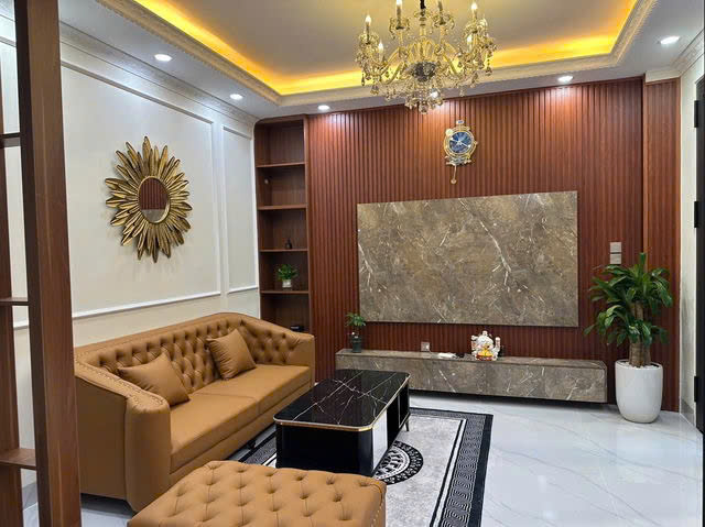 BÁN NHÀ RIÊNG BÁT KHỐI -LONG BIÊN, 30M2,5 TẦNG, MT 5M, 6.2 TỶ.