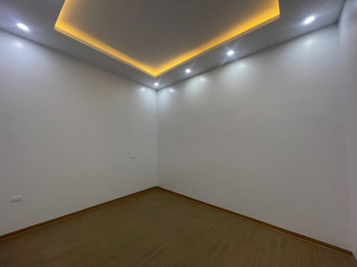 CHÍNH CHỦ CẦN TIỀN BÁN GẤP CĂN NHÀ PHỐ KHÂM THIÊN QUẬN ĐỐNG ĐA 52 m2 x 4 T NHỈNH 9 TỶ Ô TÔ KD