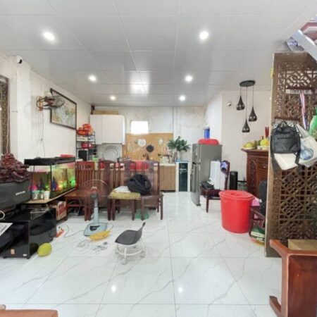 Bán nhà Tân Mai giá 2.82 tỷ, diện tích 30m2, 3 tầng, mặt tiền 5m