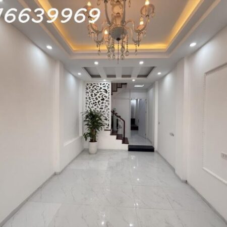 Bán nhà Đội Cấn, 45m², 5 tầng, 30m ra phố, ngõ rộng, chỉ hơn 9 tỷ!