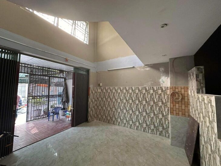 Căn hộ dịch vụ, Đối diện Trường cấp 2 Nguyễn Hữu Thọ, thu nhập 420triệu/Năm, ngang 8m,