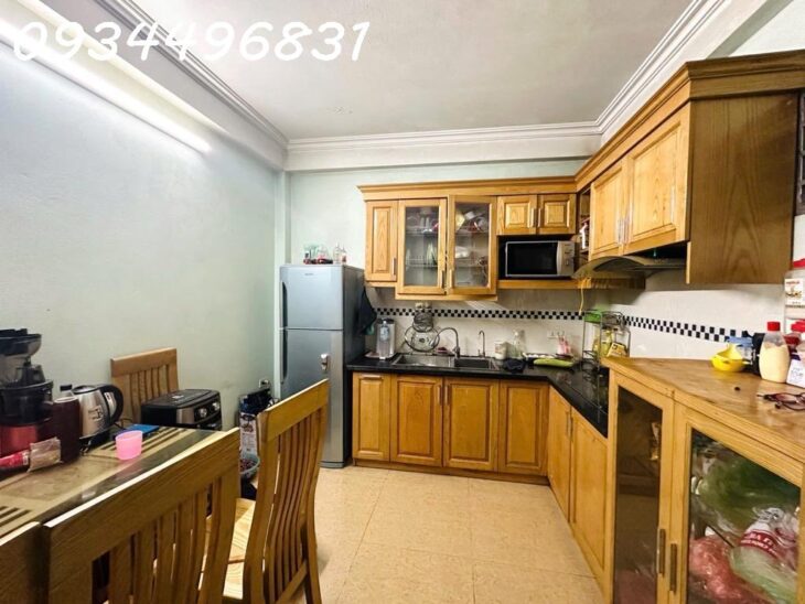 NHÀ DÂN XÂY MẶT PHỐ LONG BIÊN, Ô TÔ TRÁNH ĐỖ NGÀY ĐÊM SIÊU KINH DOANH