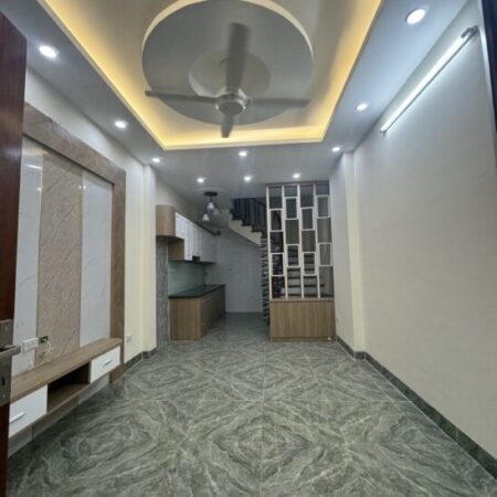 BÁN NHÀ- THẠCH BÀN- LONG BIÊN- VỊ TRÍ CỰC ĐẸP- OTO VÀO NHÀ- CÓ SÂN ĐỂ XE- NHỈNH 5 TỶ