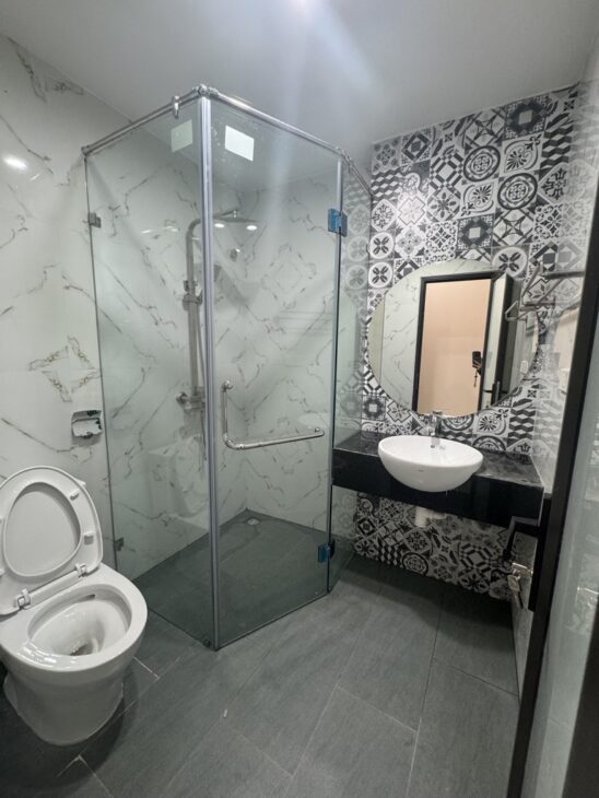 BÁN NHÀ- THẠCH BÀN- LONG BIÊN- VỊ TRÍ CỰC ĐẸP- OTO VÀO NHÀ- CÓ SÂN ĐỂ XE- NHỈNH 5 TỶ