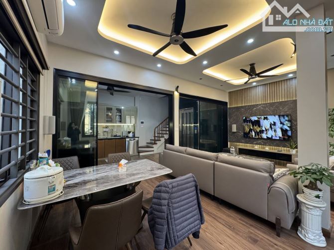 ???? Bán Nhà Ngõ To Như Phố 43 m2 x 7 Tầng 19.2 Tỷ Phan Đình Giót Quận Thanh Xuân????