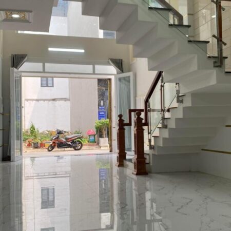 BÁN NHÀ MẶT PHỐ LINH XUÂN – THỦ ĐỨC – 6.4 TỶ – 56M2 – 3 TẦNG – 4 PN – SỔ ĐỎ CHÍNH CHỦ