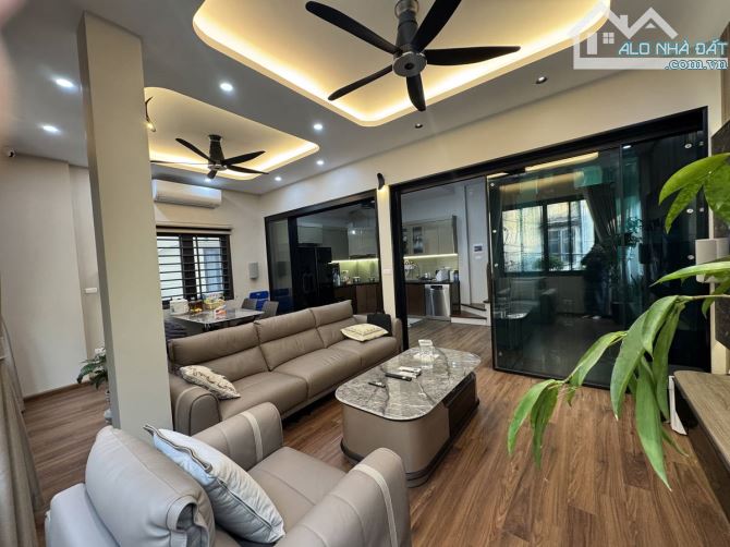 ???? Bán Nhà Ngõ To Như Phố 43 m2 x 7 Tầng 19.2 Tỷ Phan Đình Giót Quận Thanh Xuân????