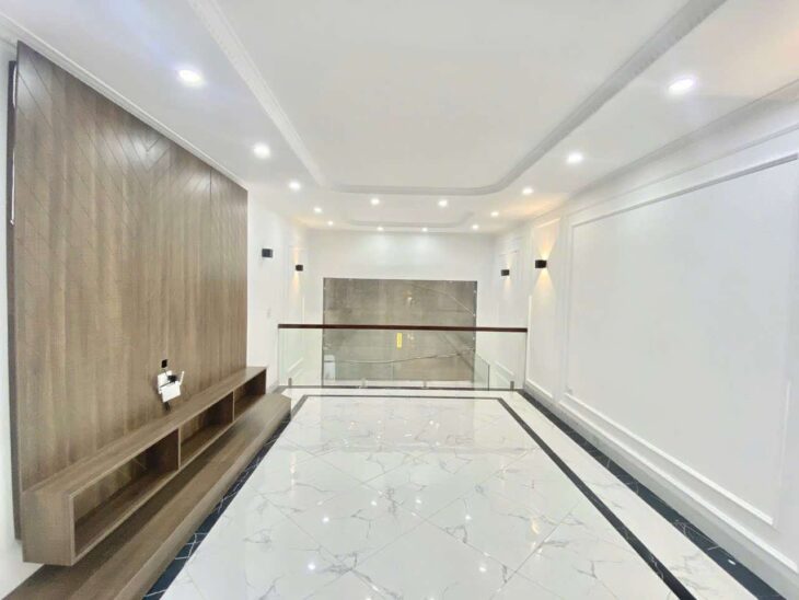 Đừng lau dọn nhà cuối năm nữa! Vì nhà này mới cứng không một hạt bụi! Bán nhà Ngọc Thuỵ, 45m²,7 tỷ.