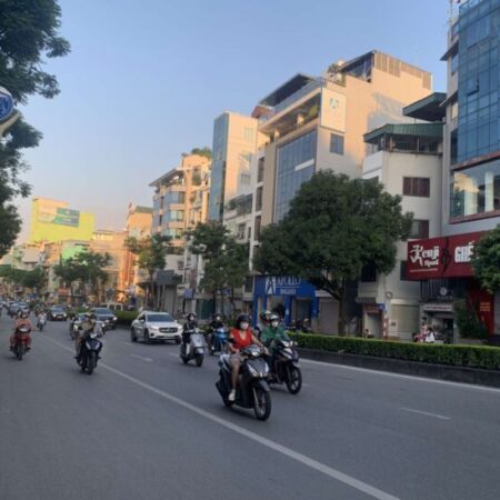 bán nhà mặt phố Nguyễn Văn Cừ, 900m, mặt tiền 9m, 1 mặt ngõ, full thổ cư bán nhà mặt phố Nguyễn Văn Cừ, 900m, mặt tiền 9m, 1 mặt ngõ, full thổ cư