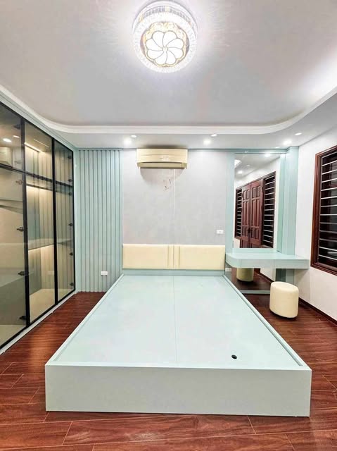 LÔ GÓC, Ô TÔ ĐỖ CỦA, NHÀ ĐẸP ĐÓN TẾT, TRẦN ĐẠI NGHĨA : 42M, 5T, MT: 4M, GIÁ 10.8 TỶ