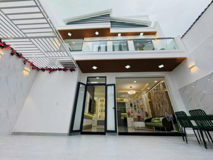 – Mặt tiền hẻm kinh doanh, Ngay Chợ Phước Long,110m2, ngang 8m, 3 tầng, 295 Phạm Hữu Lầu Quận 7 –