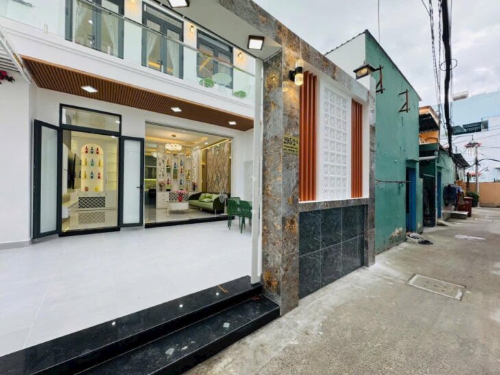 – Mặt tiền hẻm kinh doanh, Ngay Chợ Phước Long,110m2, ngang 8m, 3 tầng, 295 Phạm Hữu Lầu Quận 7 –