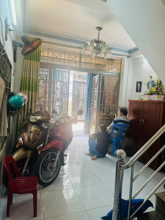 BÁN NHÀ MỘT TRỤC HẺM 3M TÂN THỚI HIỆP 21 – NHÀ 2 TẦNG XÂY KIÊN CỐ BTCT – KHU VỰC DÂN CƯ SẦM UẤT