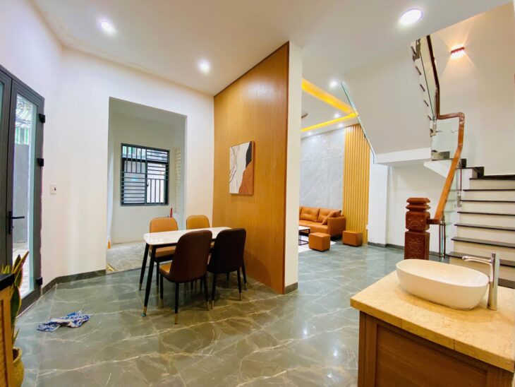 ♥ Nhà cách 45m ra Dũng Sĩ Thanh Khê, 70m2, 3 tầng cực xịn, 5PN, 3.x tỷ nhỏ