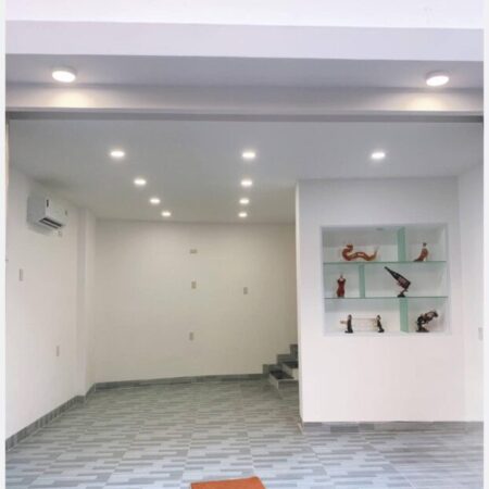 Bán nhà mặt tiền đường Núi Một Nha Trang thuận tiện kinh doanh