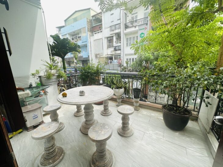 Bán nhà ngay NGUYỄN GIA TRÍ BÌNH THẠNH – 4m x 18m – 5 phòng