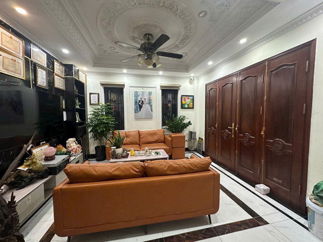 SIÊU PHẨM PHỐ SÀI ĐỒNG- LÔ GÓC- FULL NỘI THẤT 32M2,6 TẦNG, MẶT TIỀN 6.8M, 7.5 TỶ.LONG BIÊN.