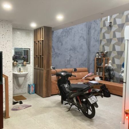 Giảm ngay 200tr, Cực hiếm nhà Hoàng Văn Thụ, hẻm 8m, Tân Bình,Ngang 7m, 5 tầng, 5,9 tỷ Tl