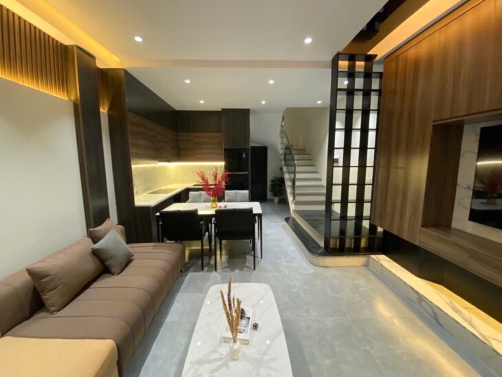 ‘BÁN NHÀ PHỐ NGÔ QUYỀN, Ô TÔ, 2 THOÁNG, 45m, 7.6 tỷ