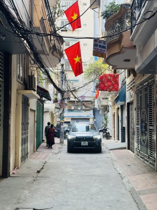Bán Nhà Đẹp Ở Ngay Nguyễn Văn Cừ -Full Nội thất – Dân Xây- Ô tô- 65m2- 10,1 tỷ( Thương lượng)