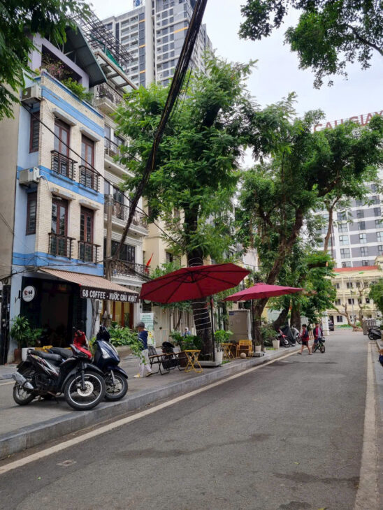 Hiếm đường Cầu Giấy 48m2, 3T, MT5.2m view Hồ Quận Ủy lô góc 3 thoáng vỉa hè ô tô