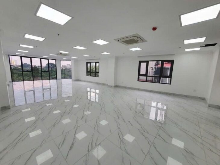 Tòa văn phòng phố Hoàng Quốc Việt 122m2, 8 tầng lô góc kinh doanh giá 41.8 tỷ có TL