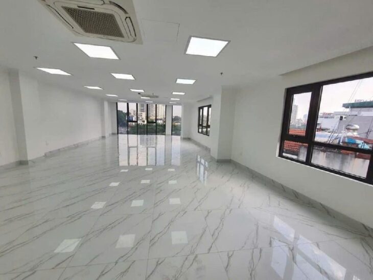 Tòa văn phòng phố Hoàng Quốc Việt 122m2, 8 tầng lô góc kinh doanh giá 41.8 tỷ có TL
