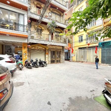 Nhà cực đẹp phố Lạc Long Quân 43m2, 6T thang máy 2 thoáng view sân rộng 100m2 gần Hồ