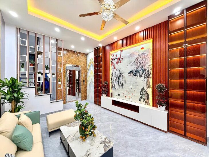 Nhà cực đẹp phố Lạc Long Quân 43m2, 6T thang máy 2 thoáng view sân rộng 100m2 gần Hồ