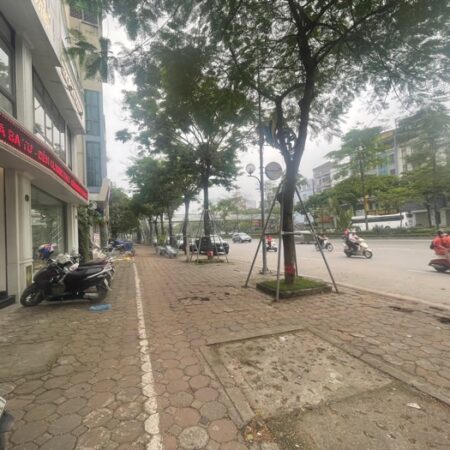 Hiếm mặt phố Võ Chí Công 106m2 mặt tiền 10m vỉa hè 8m, 2 mặt tiền kinh doanh