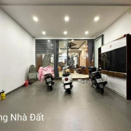 Nhà đẹp ngay Phú Mỹ Hưng, 4 tầng, 8.3 tỷ, full nội thất