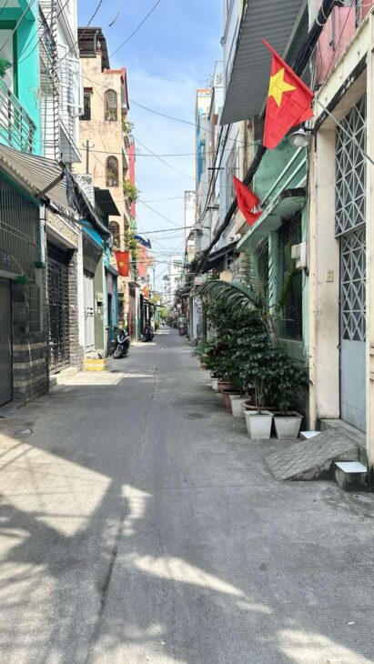 ???????? BÁN GẤP! XE HƠI ĐỖ CỬA – Hẻm thông ngay ngã ba Tô Hiến Thành, Cách Mạng Tháng 8 – Chỉ 8.6 tỷ!